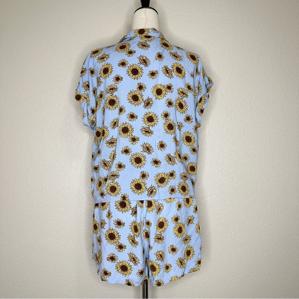 No Boundaries Blue Sunflower Tie Front Shirt & Short Set - Picture 8 of 13